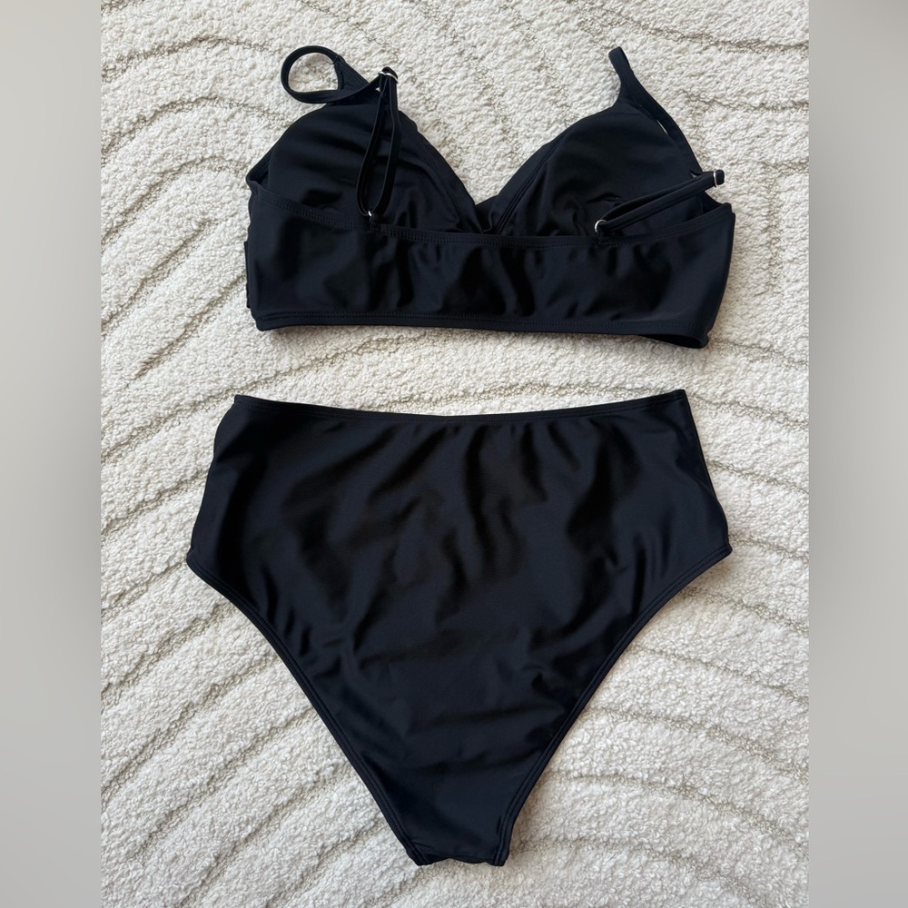 black bikini - Picture 3 of 5